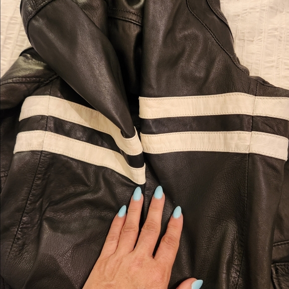 Juicy Couture  black 100% leather   cover trast motto jacket size small - Picture 15 of 16